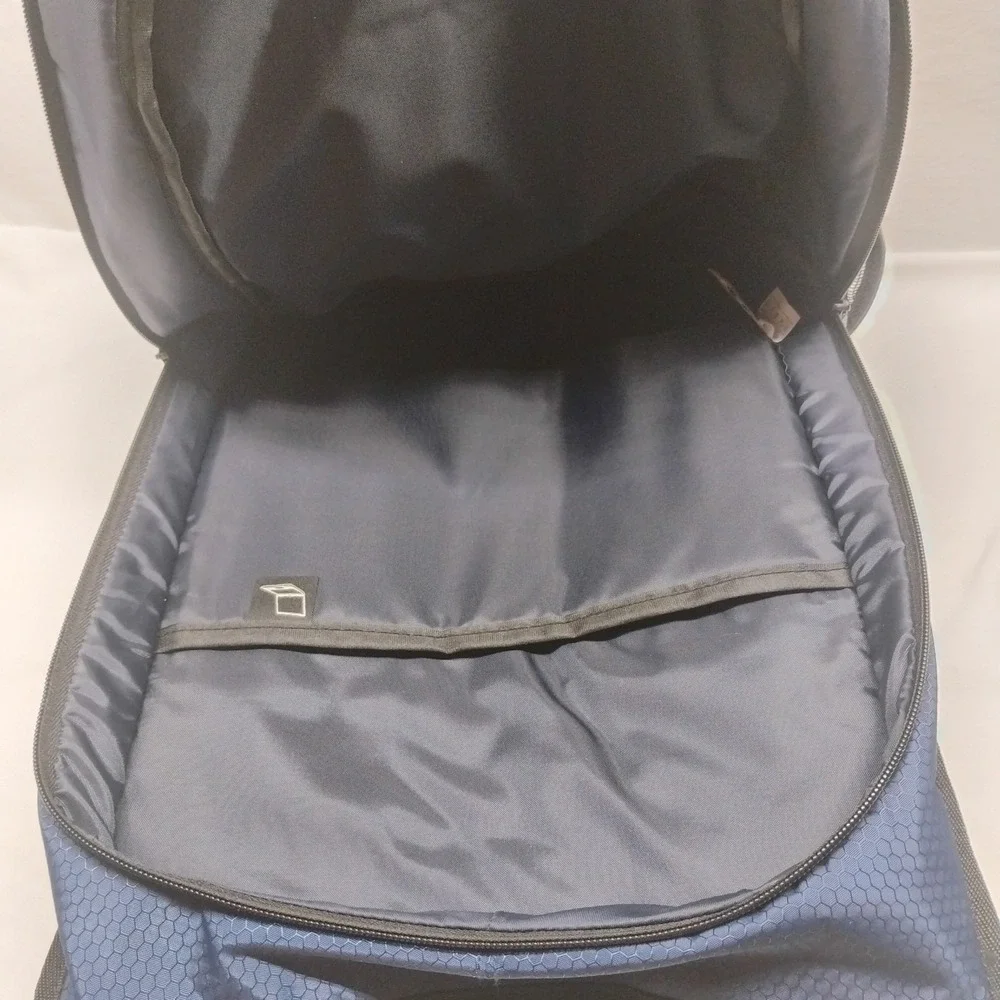 Reebok nwt basecamp